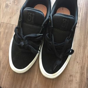 Men’s Emerica size 8.5